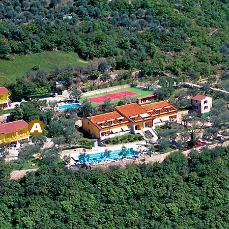 Taki Village 3*