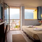 Taki Village 3*