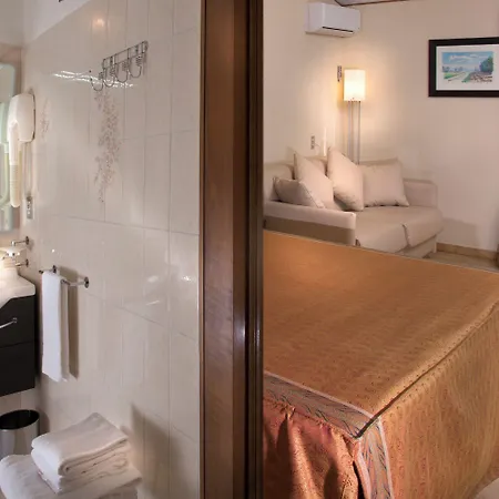 Taki Village Hotell 3*