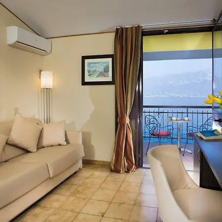 Taki Village 3*