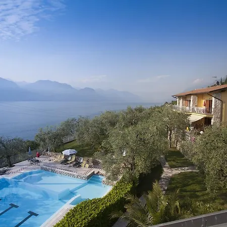 Hotel Taki Village